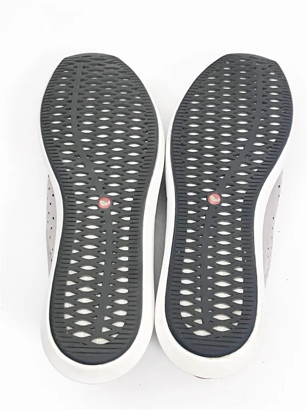 CLARKS Unstructured Gray Perforated Lace Up Shoes Women’s Size 11 Casual Neutral - Image 2