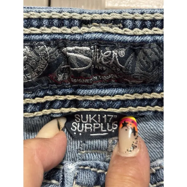 Silver Jeans Suki 17" Surplus Light Wash Low Rise Embroidery‎ Size 31x33 Western - Image 3