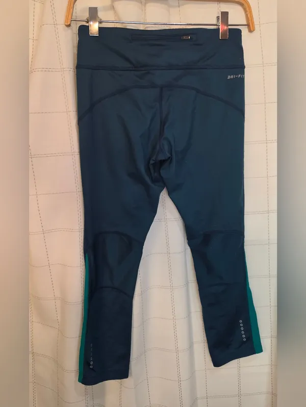 Nike DRI-FIT Capri Active Legging - Image 3