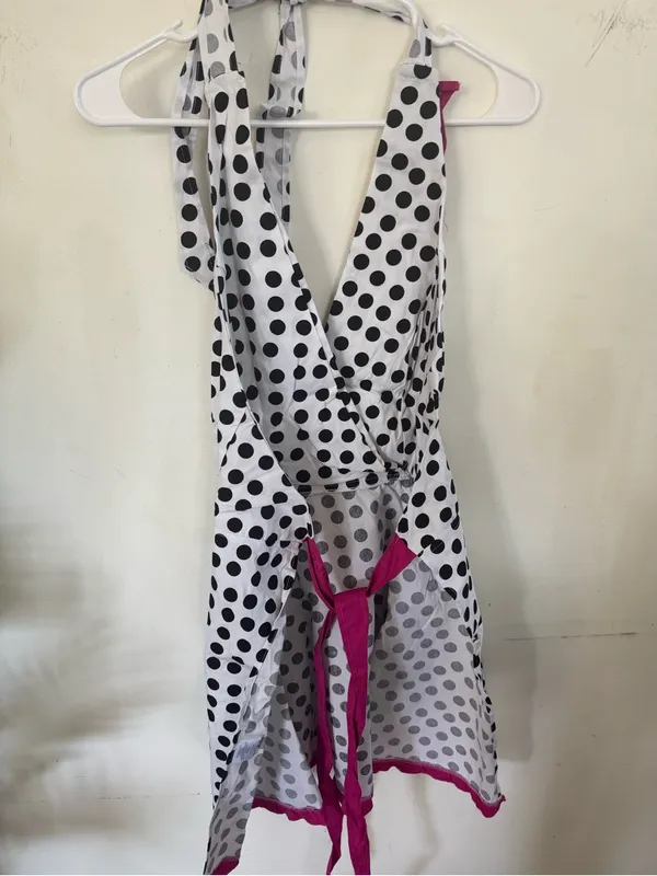 American hoosters brand vintage-style polka dot apron featuring pink. - Image 3