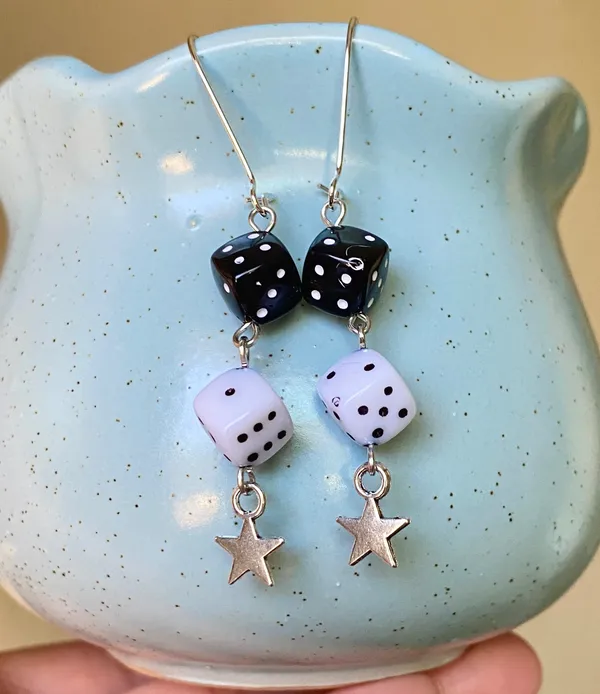 Handmade y2k Kawaii black&white dice star dangle earrings 💚💚 - Image 2