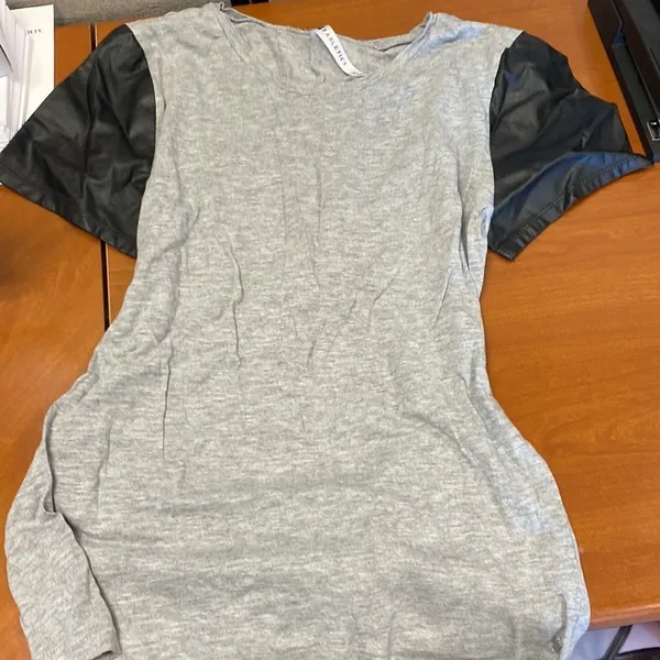 Fabletics grey top xl‎ - Image 3
