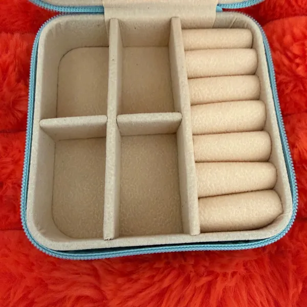 Light blue compact travel jewelry box - Image 7