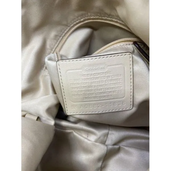 coach beige leather shoulder bag - Image 9