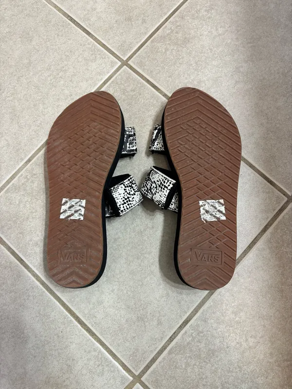 Vans Women's Strap Snake Skin Sandals - Image 5