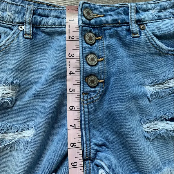 KanCan Light Wash Distressed Jean Shorts M - Image 5