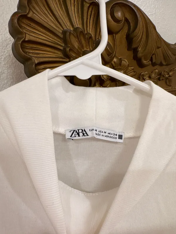 Zara White Rhinestone Trim T Shirt Embellished Sleeve Top Mock Neck Size Medium - Image 4