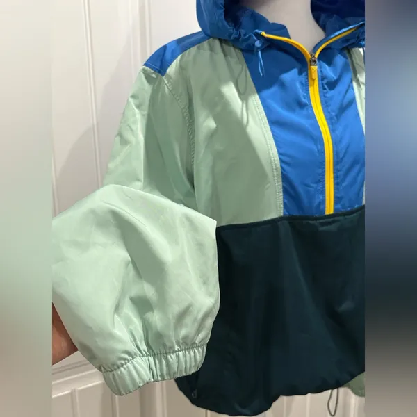 Old Navy Active Colorblock Hooded Rain Jacket in Blue, Ment & Green Size M - Image 5