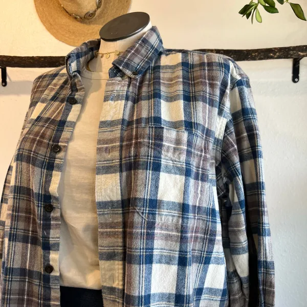 L.L. Bean Blue Plaid 100% Cotton Long Sleeve Button Down Shirt Size Large - Image 2