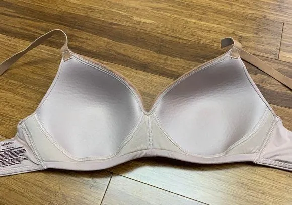 Calvin Klein Wireless Bra Women Size Medium Beige Everyday Comfort Lightly Lined - Image 3