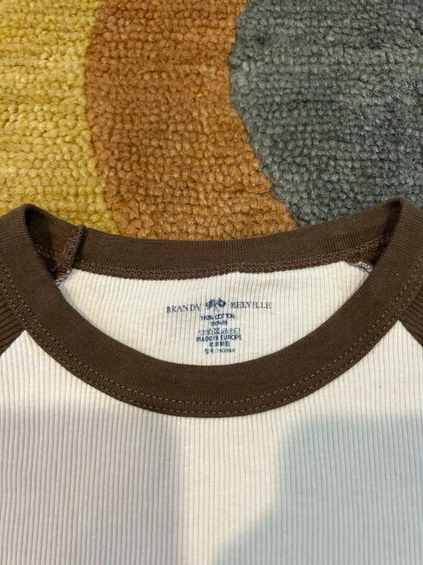 Brandy Melville Bella Tee Ribbed Short Sleeve Crop Top White Brown One Size - Image 2