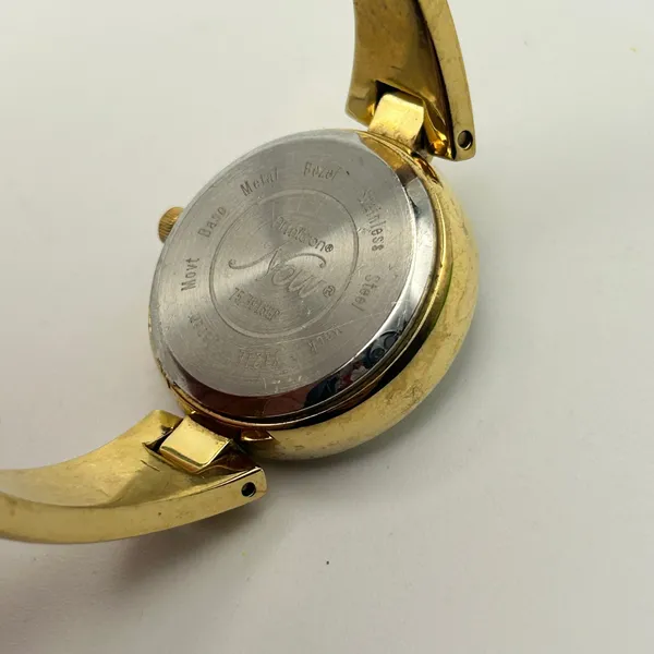 Armitron Now Gold Tone Crystal Bezel Mother Pearl Women’s Watch New Battery - Image 6