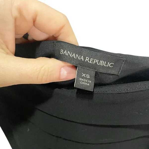 Banana Republic Black Pleated Cami Top XS Flowy‎ Casual - Image 4
