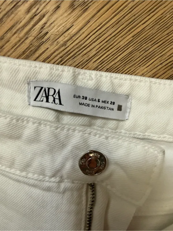 Zara Straight LegWomen's Jeans - Image 3