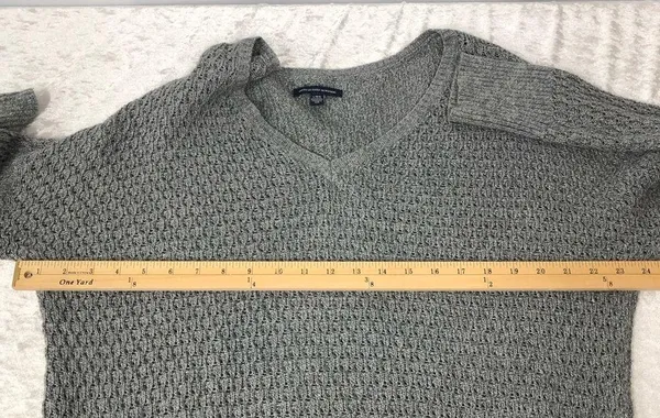American Eagle Gray V-Neck knit Sweater Size Large wool blend - Image 4