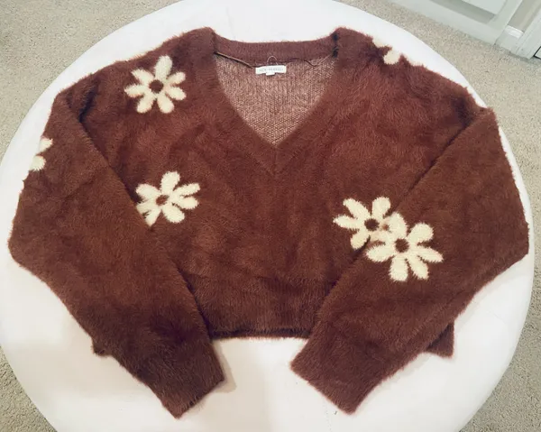 LA Hearts Cropped Brown Floral Print Super Soft V Neck Pullover Sweater - Image 2