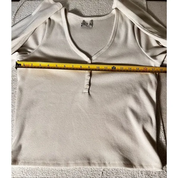 Hollister Ribbed 4 Button Crop Top Size XL Y2K 90’s - Image 4
