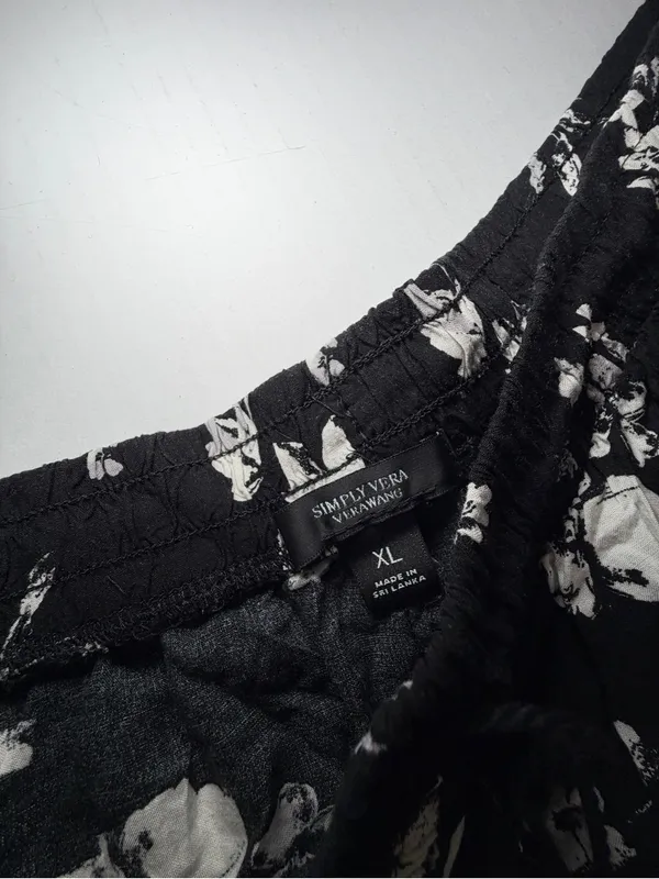 Simply Vera Vera Wang Black and White Floral Wide-Leg Bermudas - Image 2