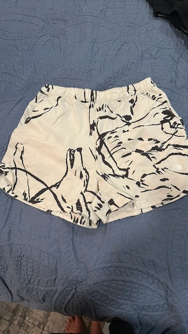 North face shorts  - Image 5