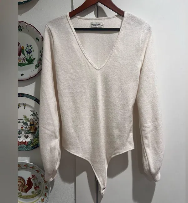 Abercrombie and Fitch V Neck Knit Bodysuit - Image 2