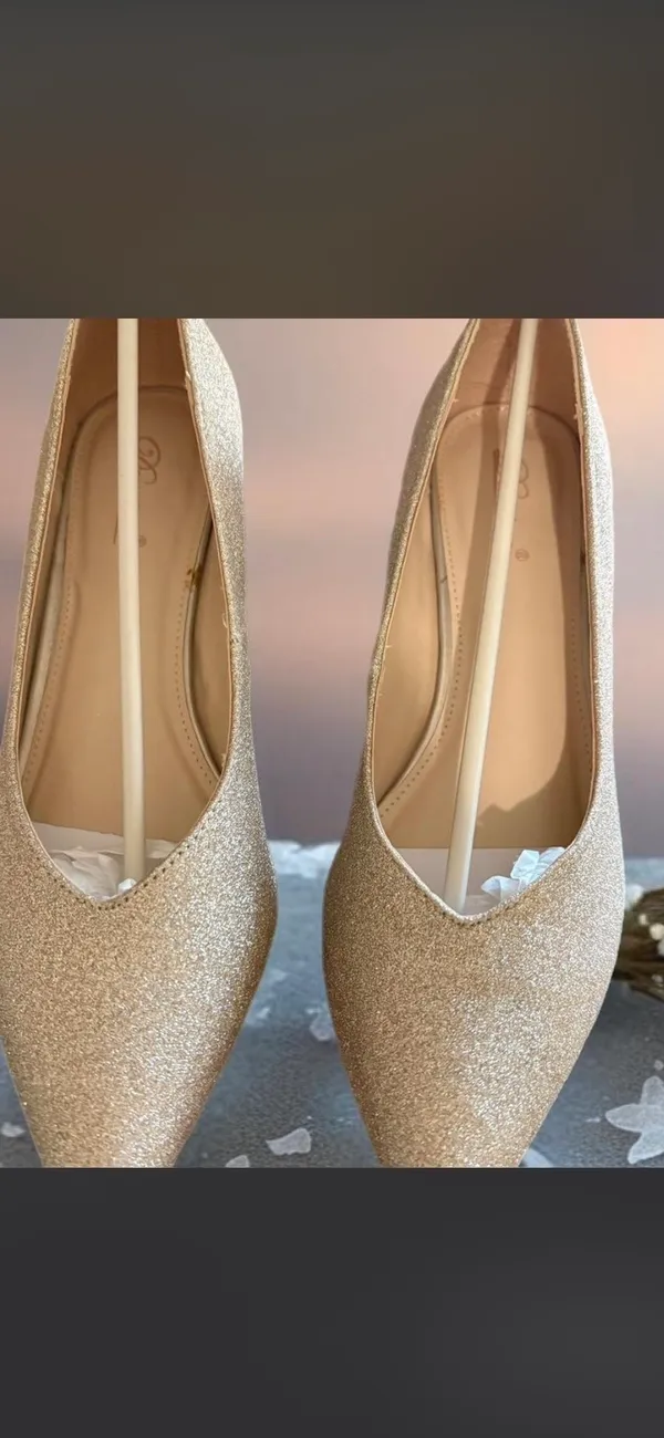 Gold Kitty Shoes Size 8.5 - Image 4