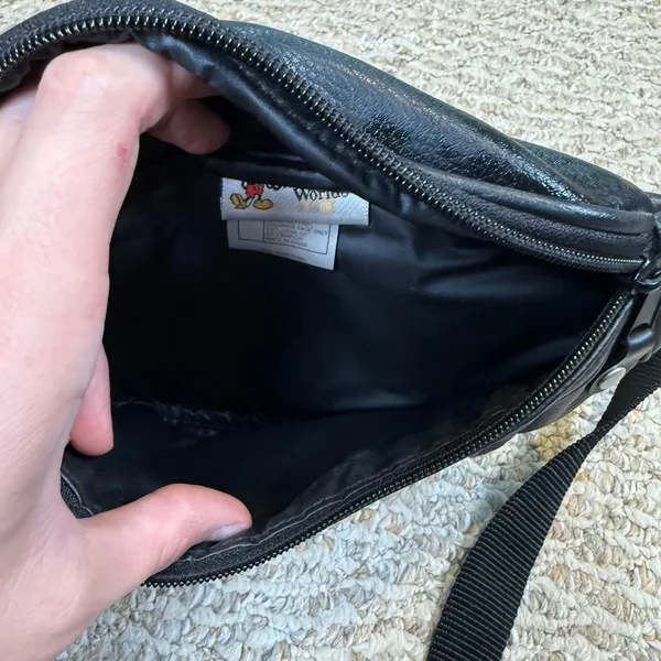 VTG Walt Disney World Mickey Mouse Black Faux Leather Waist Bag Fanny Pack - Image 6