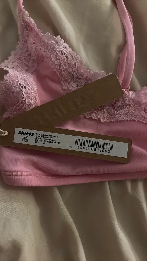 SKIMS Lace Scoop Bralette - Image 2