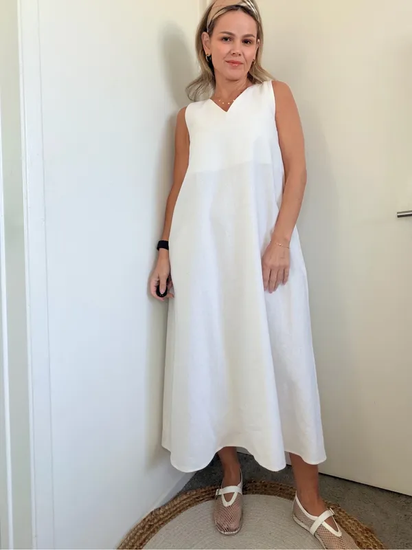 Almina Concept Sleeveless V-Neck Maxi Dress in White - Image 3