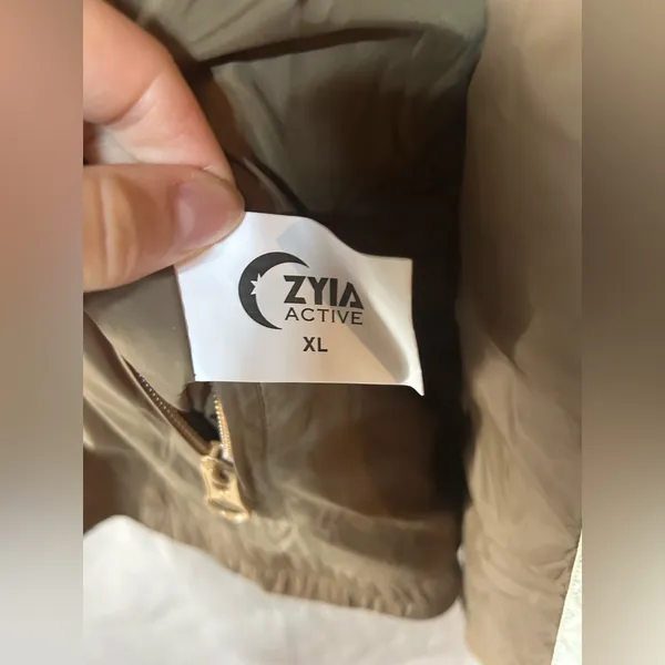 Zyia reversable jacket - Image 4