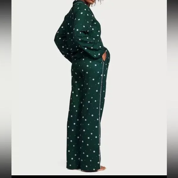 Victoria’s Secret Flannel Snowflakes Pajama Set Size Small - Image 3