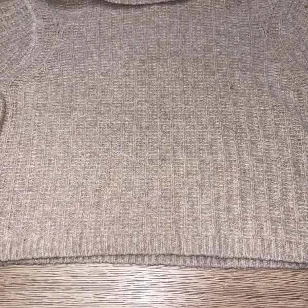 Universal Threads Women Cropped Tan Turtleneck Sweater Size Medium - Image 11
