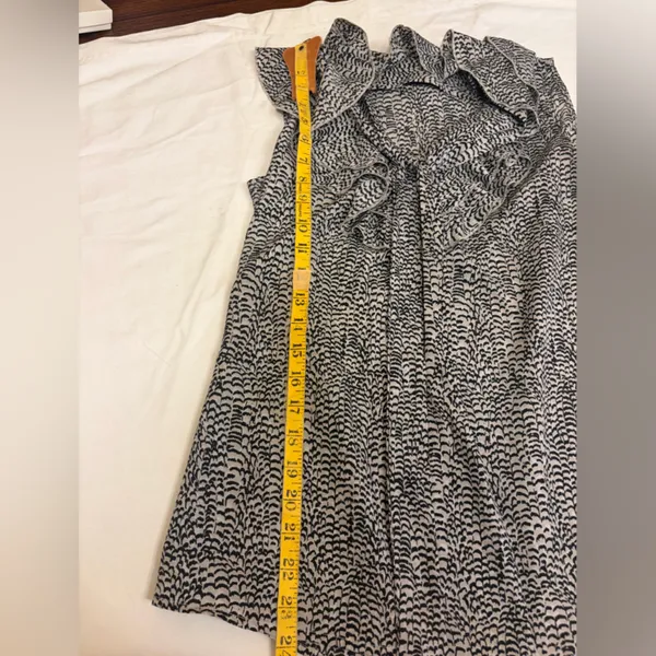 LOFT Black and White Patterned Blouse - Image 7
