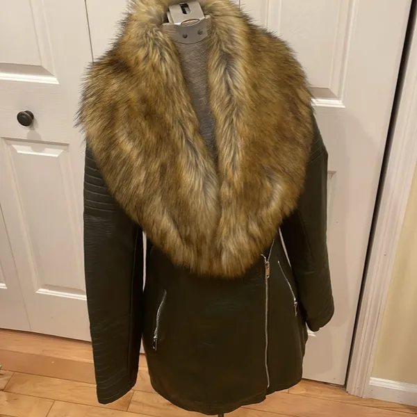 Love Token olive green vegan leather with faux fur removable collar moto jacket - Image 3