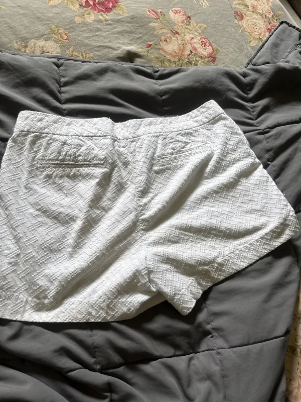 Banana Republic Hampton Fit Shorts White size 6 - Image 3