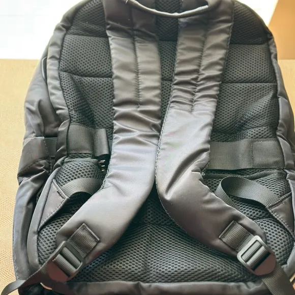 Black laptop backpack NWT gold, zippers, multitude of pockets - Image 2