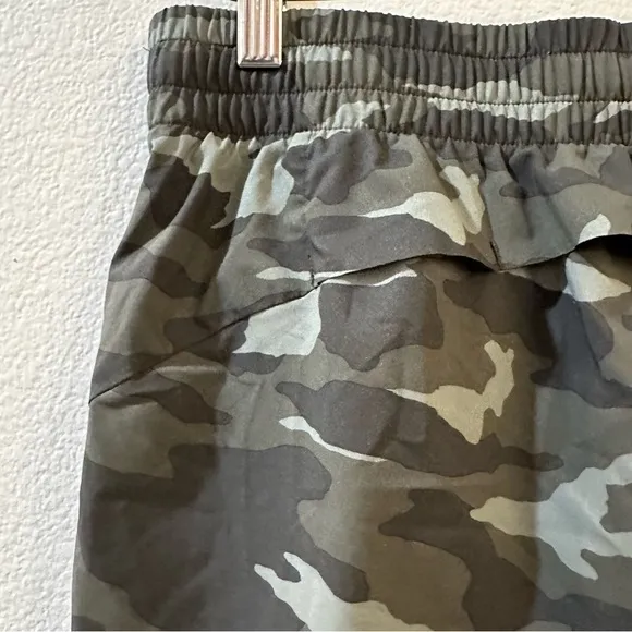ATHLETA Women’s‎ Camo Mesh Pacer Run Short 4” Size Small - Image 10