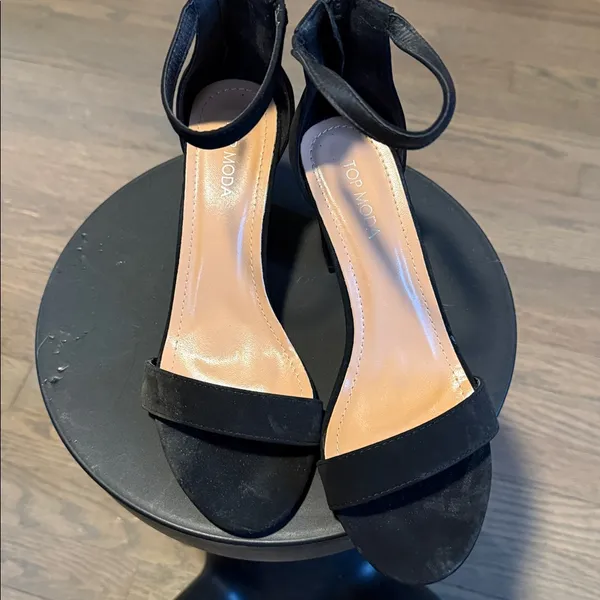 NWOT TOP Moda Black Hannah Sandals, size 8.5 - Image 4