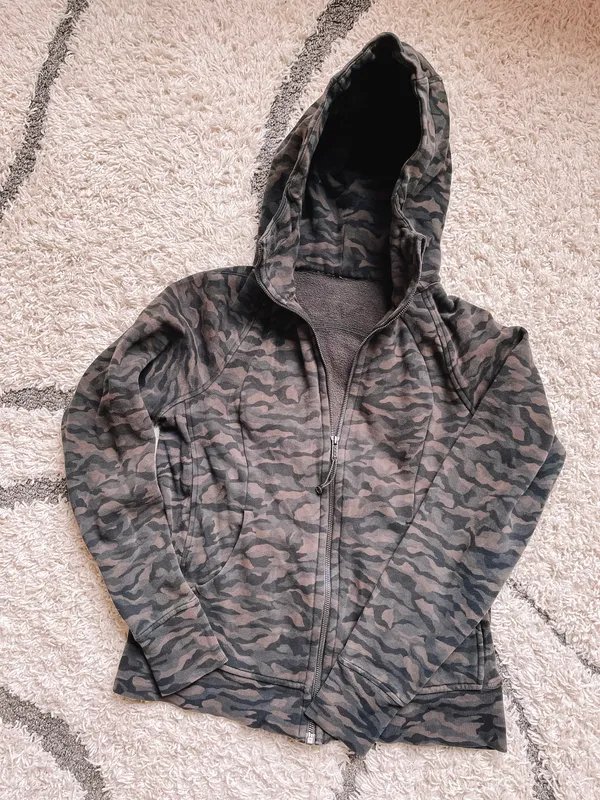 Lululemon Dark Camo Zip Up Hoodie!! - Image 4