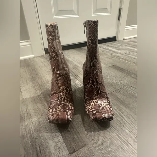 Pretty Little Thing Snake Skin Patterned Boots - Image 3
