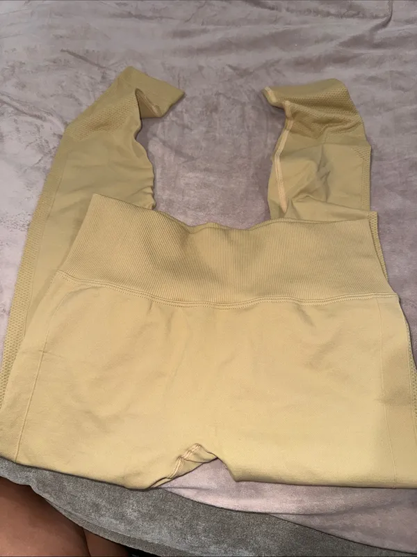 Seamless High-Waist Leggings in Light Yellow - Image 3