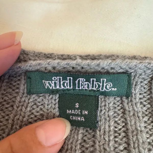 Wild Fable Gray Ribbed V-Neck Sweater Size Small - Image 3