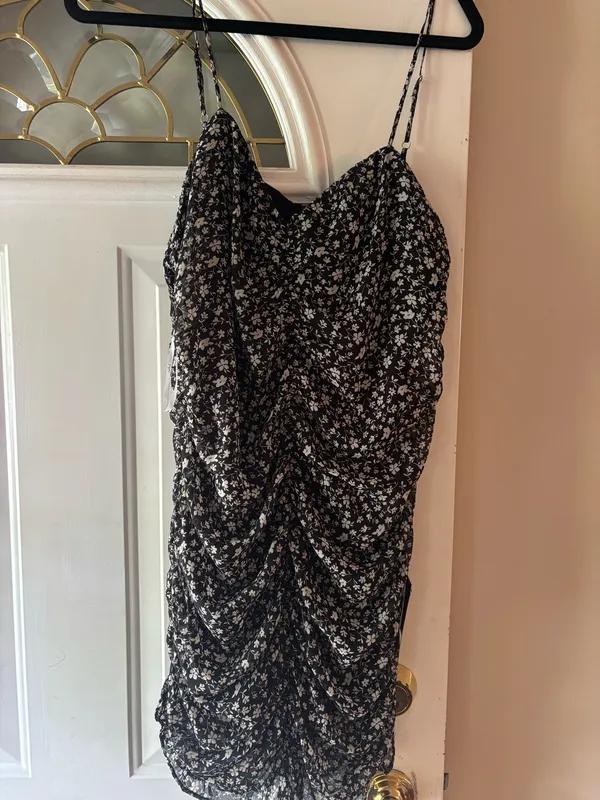 Lulus Black and white floral dress brand new with tags - Image 5