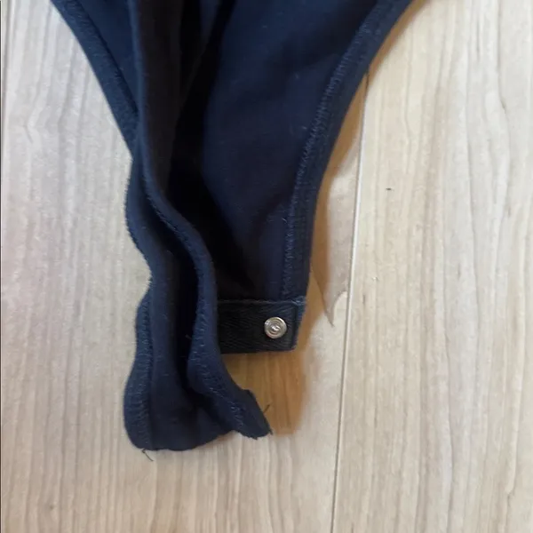 Chic Black Long Sleeve Bodysuit Size XS - Image 4