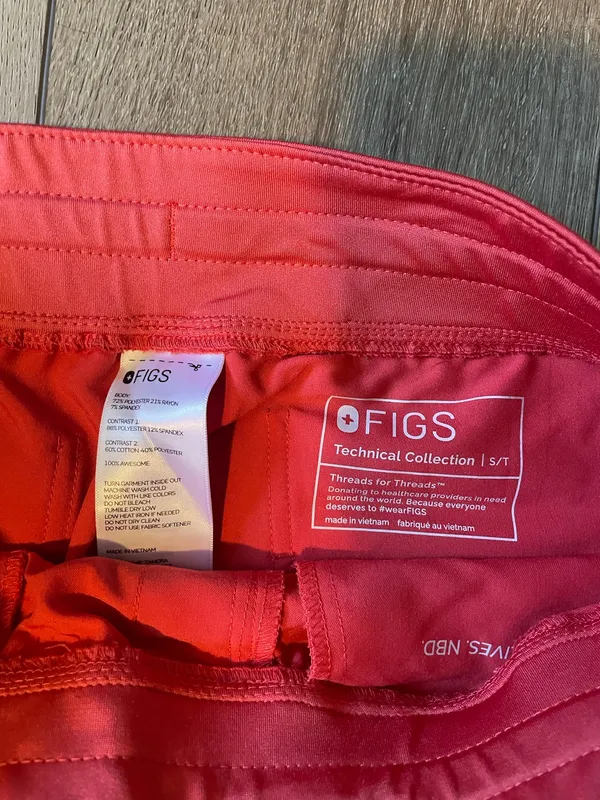 FIGS Scrubs Set Women’s - Image 3