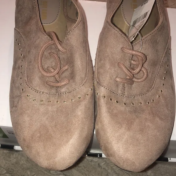 NWT Dream Out Loud Lace Up Shoe, size 6 - Image 3