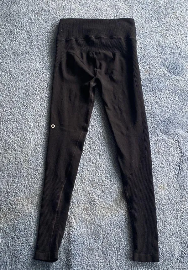 Lululemon Leggings Black with rubbing details - Image 2