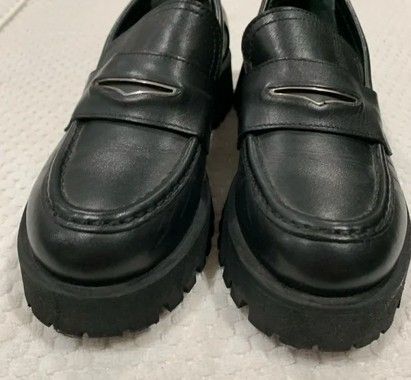 Steve Madden Black Leather Loafers with Silver Accent - Image 2