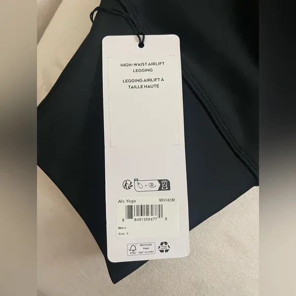 Alo Yoga NWT High Waisted Airlift Leggings in Black Size S - Image 10