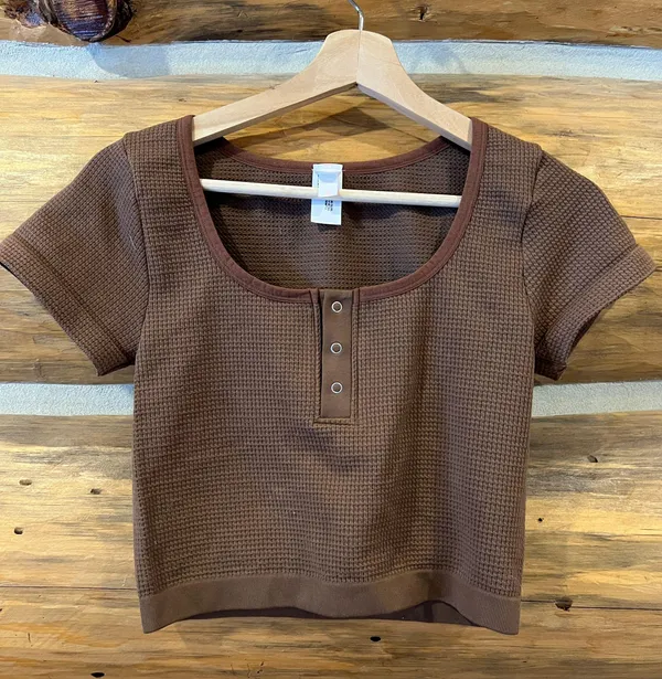 Colsie Seamless Henley Top Size M - Image 2