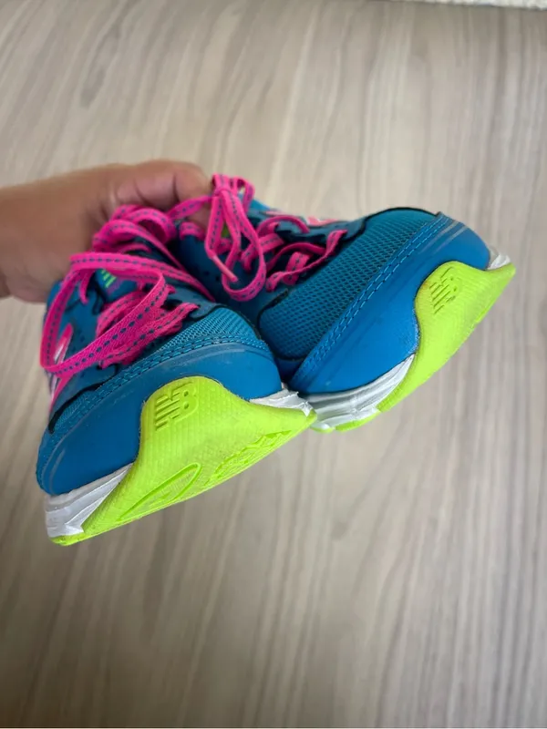 New Balance Teal Blue Sneakers with Hot Pink Accents - Image 6